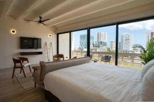 Remote Work Ready Studio with Coworking and Views