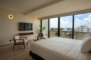 Work and Relax Studio with Rooftop and Workspace