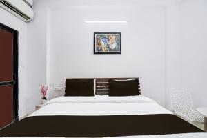 Helo Stay Vivek Vihar Metro Station