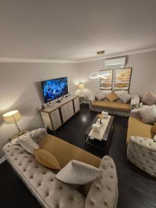 3 Bedrooms Apartment with security 24 hours & concierge