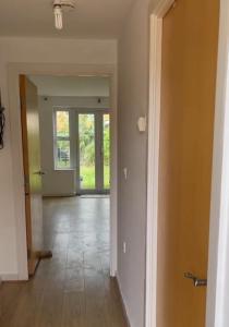 Modern 3-Bedroom Home 3 Minutes from Biggin Hill Airport - Secure Gated Community