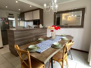 Amplia casa 3D3B en Pucón con piscina y quinchos