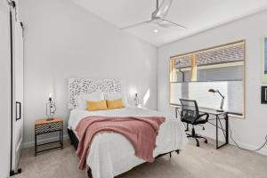 Luxury Downtown Townhome - 120 Theater & Patio