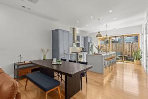 Luxury Downtown Townhome - 120 Theater & Patio