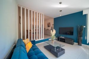 LIORA 2 Bedroom Apartment in Central Limassol with Balcony 5Gbps Fiber WiFi Private Parking and Air Conditioning Just 250m from the Beach