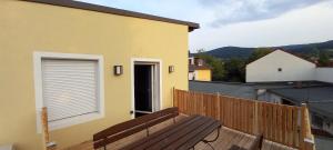 Gästewohnung mit Terrasse "Vinothèque Laroche im Piestingtal"