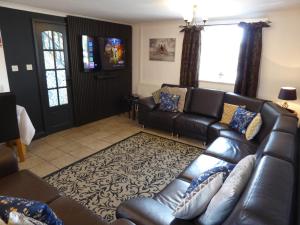 The Shakespeare Lodge - Sleeps up to 12 - 2 HOT TUBS