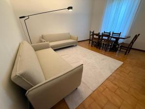 70s Vibes A stones throw from Bocconi