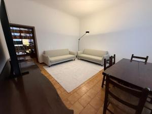 70s Vibes A stones throw from Bocconi