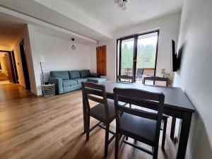 Panorama Pine Retreat - Spacious 2-Bedroom Flat
