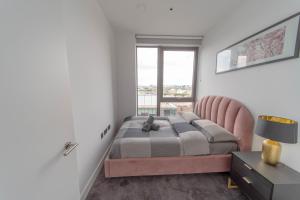 Luxury 2BR next to US Embassy with River Views