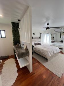 2 bedroom Guest House with comp ride to the airport