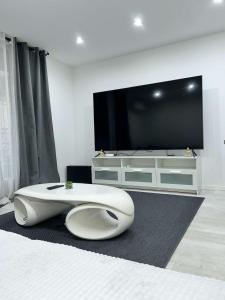 XXL comfort terrace king bed & garage