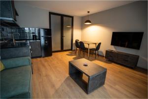 Noir Heaven - Sweet Escape Apartments