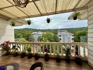 Dishney Den-Luxe 1BHK Stay with pool near Anjuna & Thalassa