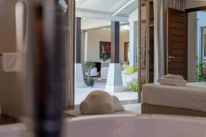 Botanica 4 BR Villa Layan Beach