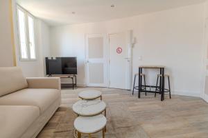 Renovated 1 bedroom - AC - City Center