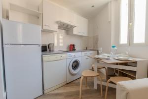 Renovated 1 bedroom - AC - City Center