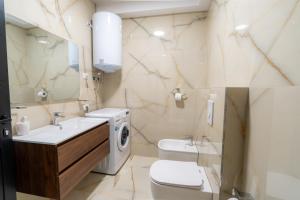 Misty Blue Apartment - Near Artificial Lake of Tirana