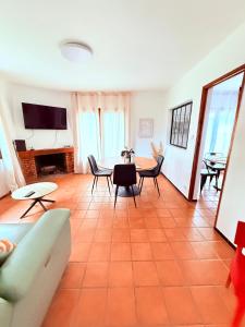 Maison familiale à Cugnaux , 2 Chambres , Jardin , Piscine et Parking