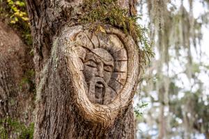 Central Condo, Community Pool and Gym, 10 Min to East Beach