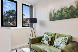 City Service Lets - Cheam Village 1 Bed Apartment with Free Parking - Direct London Transport Links