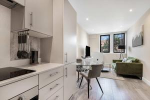 City Service Lets - Cheam Village 1 Bed Apartment with Free Parking - Direct London Transport Links