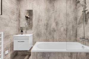 City Service Lets - Cheam Village 1 Bed Apartment with Free Parking - Direct London Transport Links