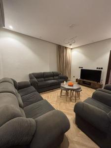 شقة بغرفة نوم ومجلس