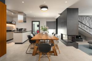 Villa MaK a family Oasis with heated Pool & Nature Views