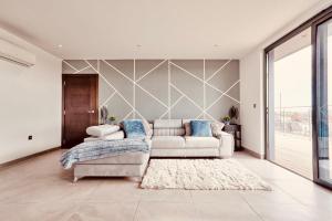 2 Bed 2 Bath Penthouse in Chelmsford City Centre with Free Parking ideal for long stays and Contractors - sleeps 6 - Ubytování bez kategorie ve městě Chelmsford