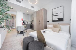 Free housekeeping visits during your stay - StayShort - Sports City Studio sleeps 2 with Swimming Pool