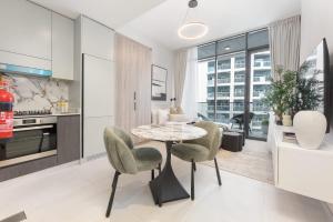 Free housekeeping visits during your stay - StayShort - Sports City Studio sleeps 2 with Swimming Pool