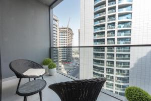 Free housekeeping visits during your stay - StayShort - Sports City Studio sleeps 2 with Swimming Pool