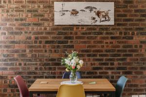 Modern City Apartment with Table Mountain Views