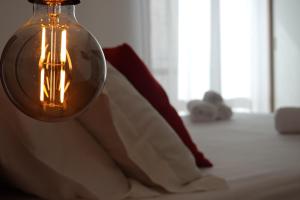 Santa Maruzza - Apartment with Balcony View, 5 Min Walk to Teatro Massimo & Cathedral