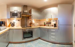 Amanah Properties - Skyline Hideaway 3BR City Views London Bridge