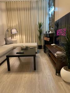 شقة من 3 غرف نوم وصالة بجانب البوليفارد