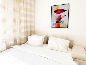 Front Door Apartment City Hall