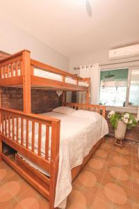 Casa com os pés no mar em Iriri ES