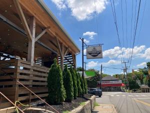 Steps from Hillsboro Village, Downtown 9 mins away