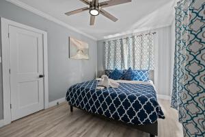 Quirky & Stylish 4BR with Saltwater Pool - Sleeps 14