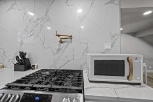 Work & Play 4 BR Escape with Pool