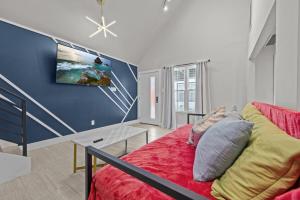 Work & Play 4 BR Escape with Pool