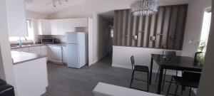 Private Rooms in a 3 Bedroom Guest House Close to Londonderry Mall 1 Person per Room No Couples For Men Only