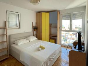 Apartments with parking space Split - 24898