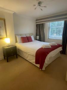 LX Russell Square Apartments