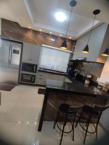 Casa 3 quartos com piscina próx ao Shopping