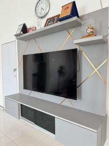 RJ Prima (UMT, UniSZA, Spacious, Beach + Netflix)