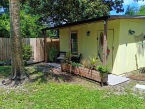 The Lemon Zest Cottage Paws Welcome